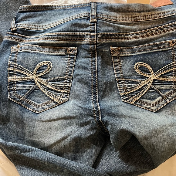 Wallflower Denim - Wallflower Women's Medium Blue Boot Cut Jeans with Embroidered Pockets